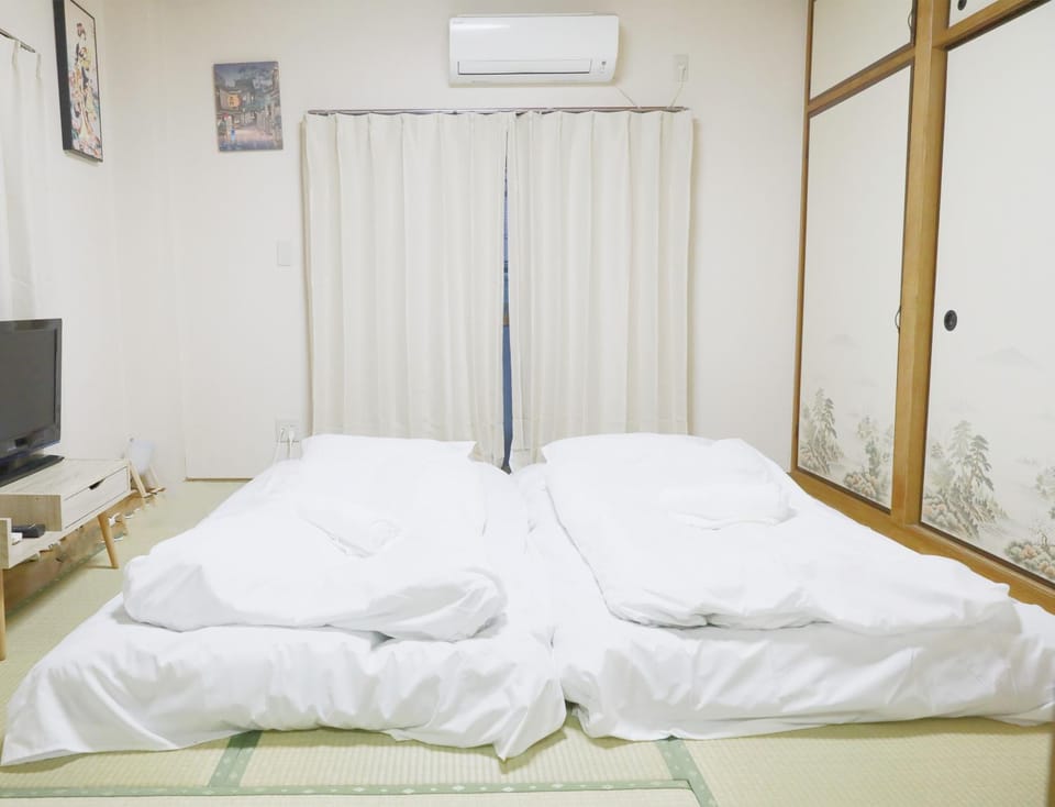 TV and multimedia, Photo of the whole room, Bedroom, air conditioner