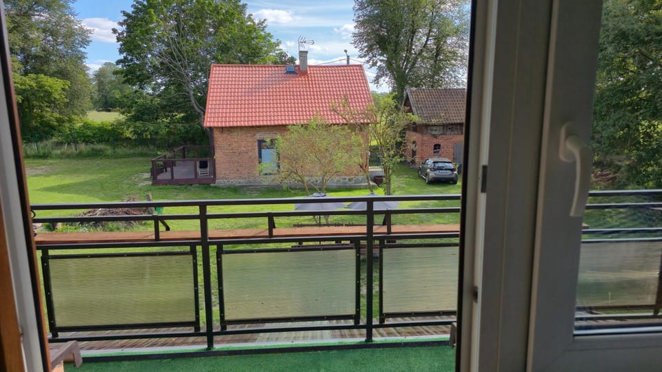 Mazury Apartament Dom z ogródkiem całoroczny przy jeziorze oaza ciszy i spokoju, zabrania się głośnej muzyki i głośnego imprezowania, a poleca muzykę natury House in Poland