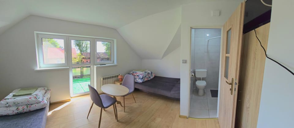 Mazury Apartament Dom z ogródkiem całoroczny przy jeziorze oaza ciszy i spokoju, zabrania się głośnej muzyki i głośnego imprezowania, a poleca muzykę natury House in Poland