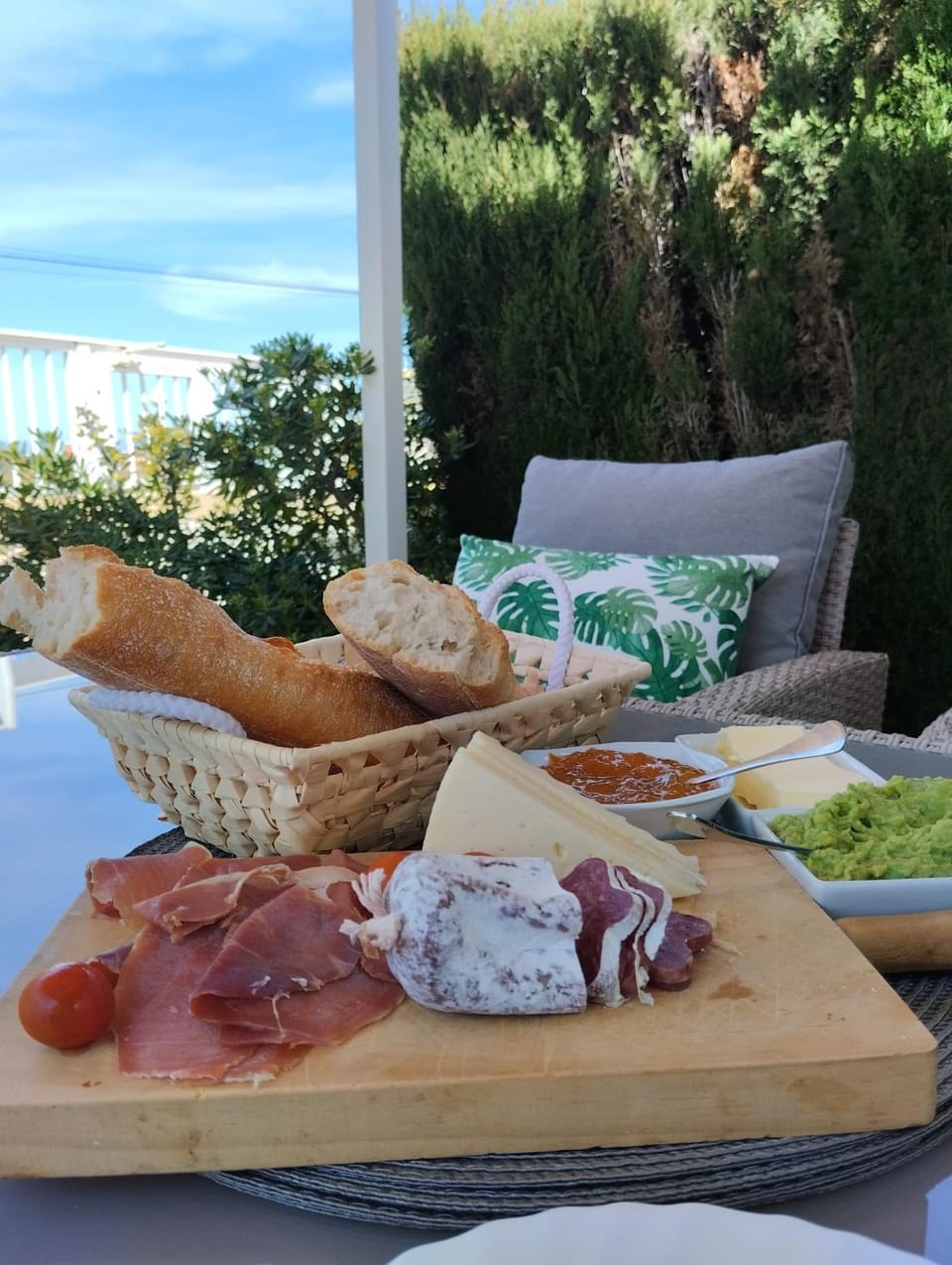 Day, Garden, Balcony/Terrace, Food, Lunch