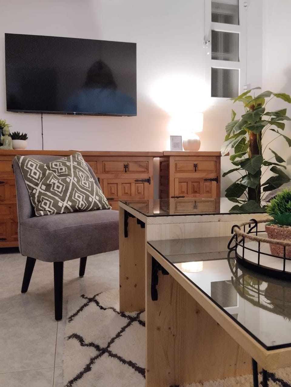 TV and multimedia, Living room, Seating area