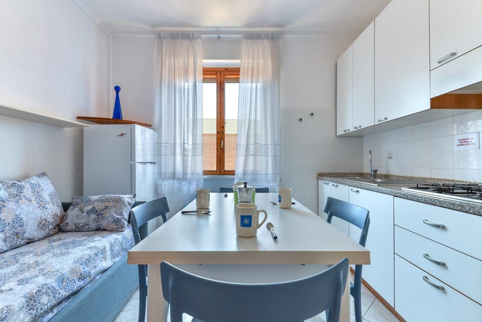 Property building, Kitchen or kitchenette, Living room