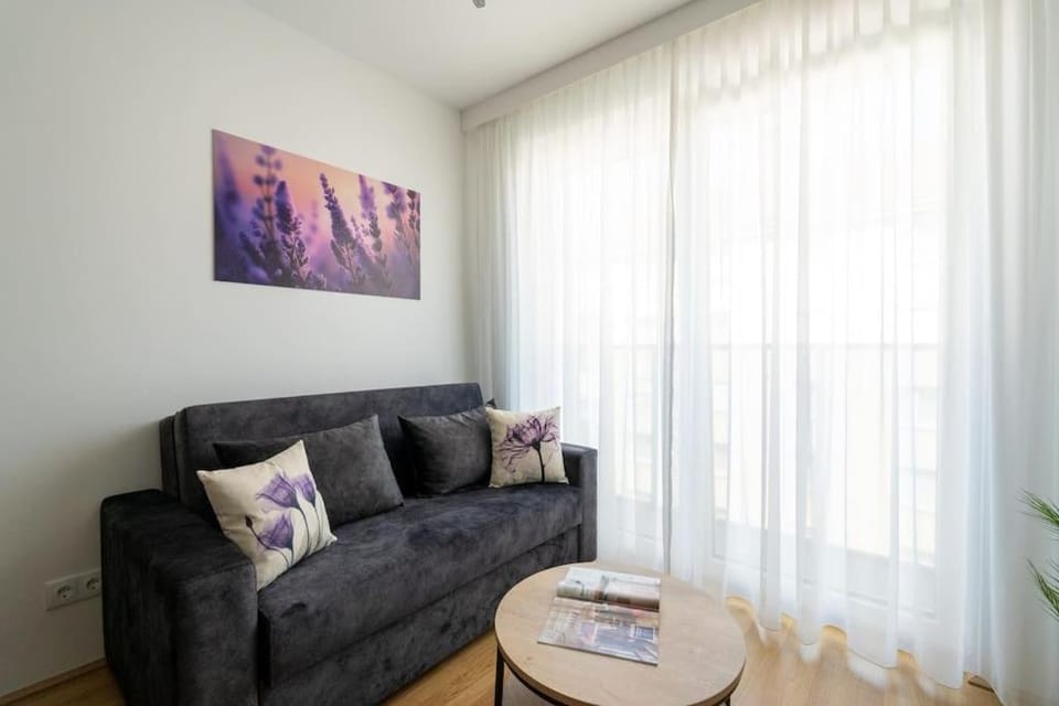 Stylish 1BR Escape, City Quick by HM Apartment in Vienna