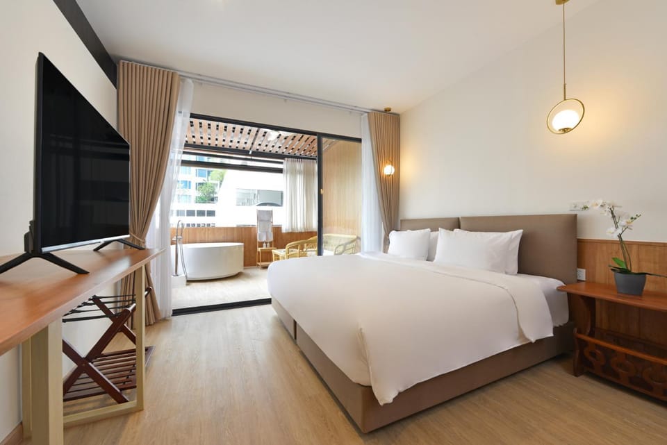 Photo of the whole room, Bedroom
