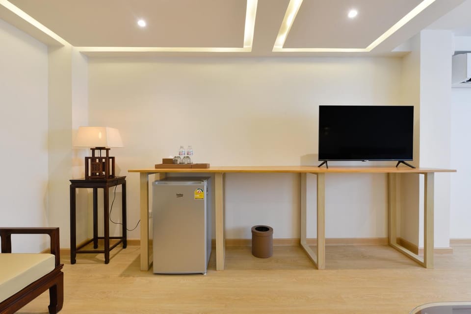 TV and multimedia, oven