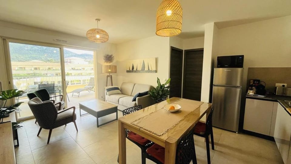 Kitchen or kitchenette, Living room, Dining area