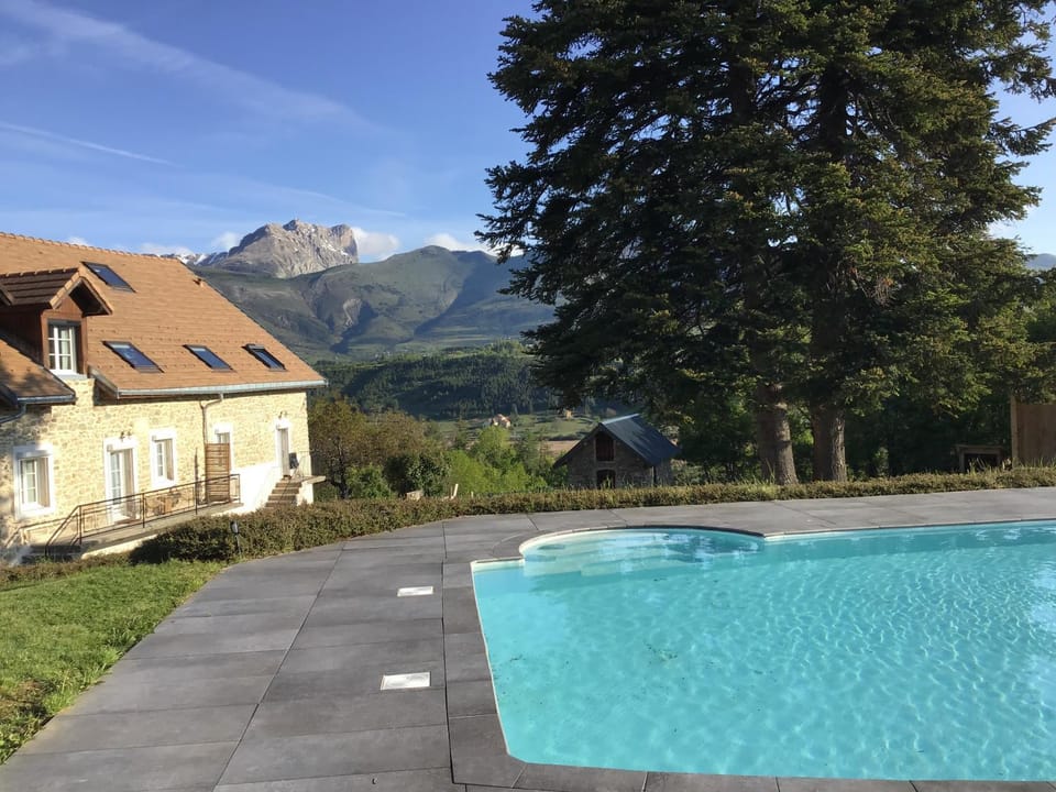 Property building, Natural landscape, Balcony/Terrace, Mountain view, Pool view, Swimming pool, Swimming pool