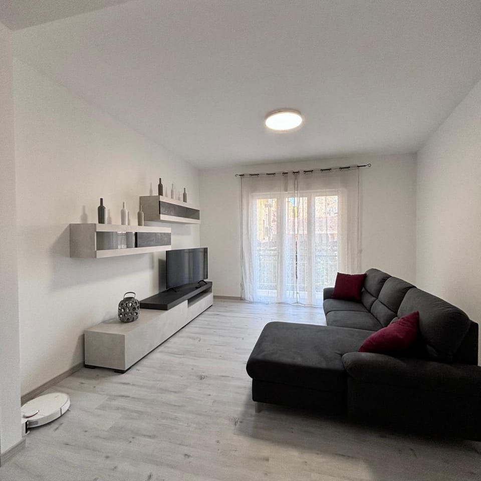 Grey House Apartment in Arezzo