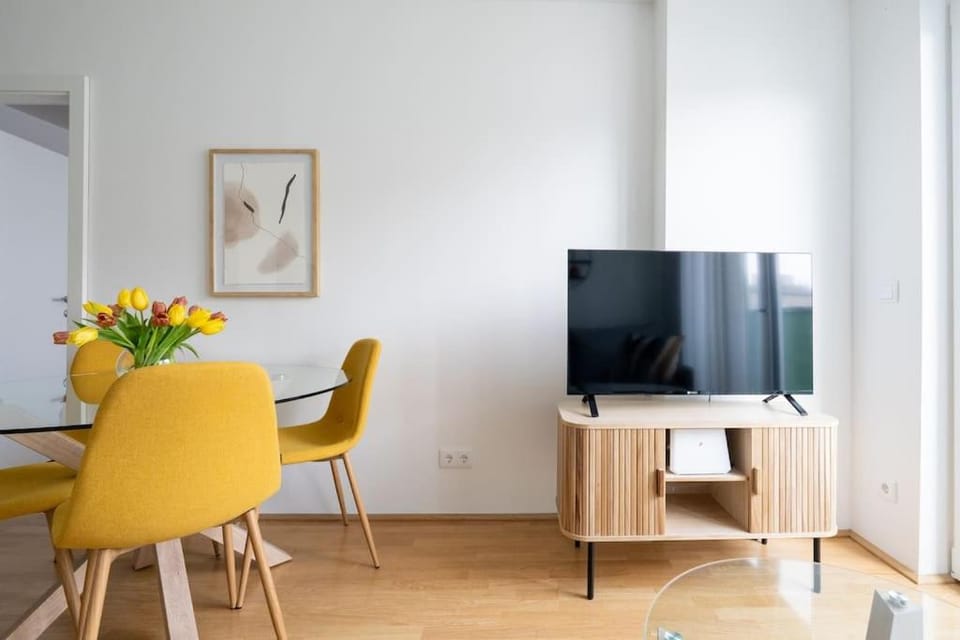 Quiet 1BR Oasis, Fast City Path by HM Apartment in Vienna