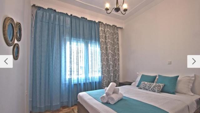 Cosy Colorful House with Private Parking House in Kavala