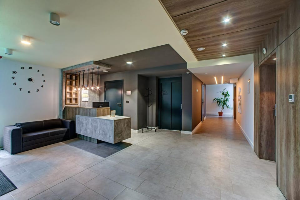 TV and multimedia, Seating area