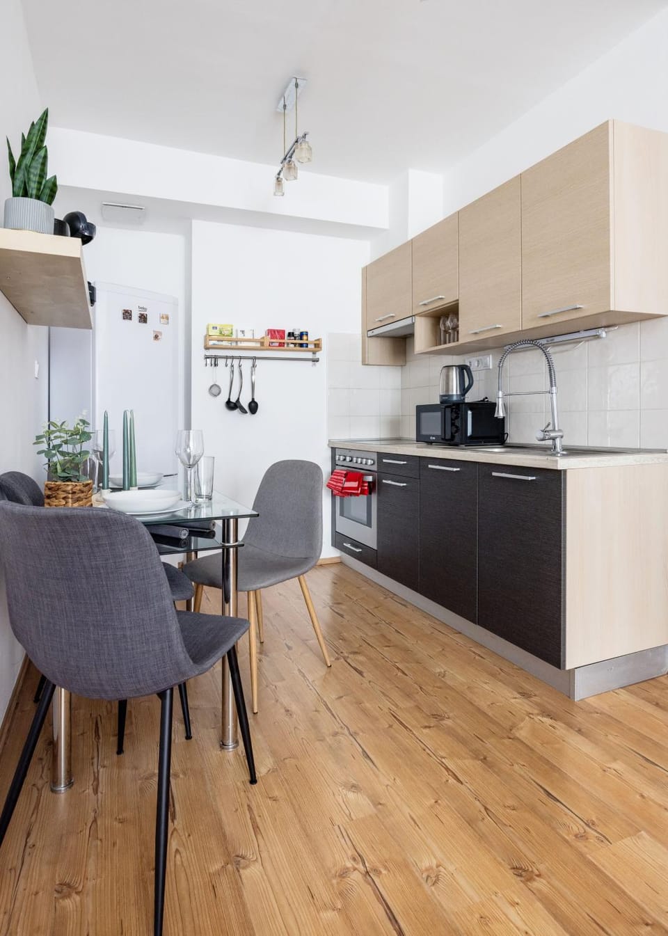 Dining area, kitchen
