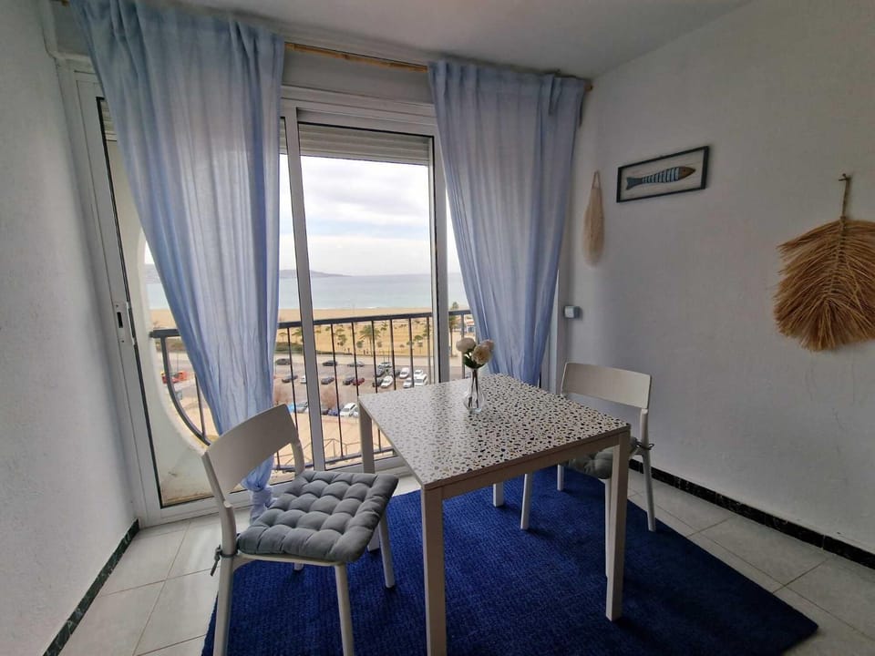 APARTAMENTO KARINA BEACH-6 Apartment in Alt Empordà