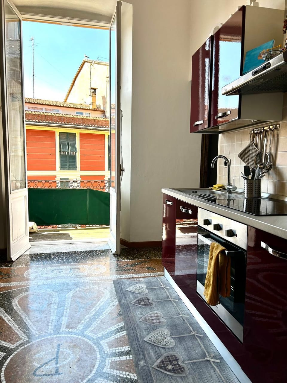 Kitchen or kitchenette, Dining area, pet friendly, stove