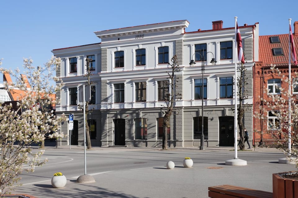 Property building, Day, Street view