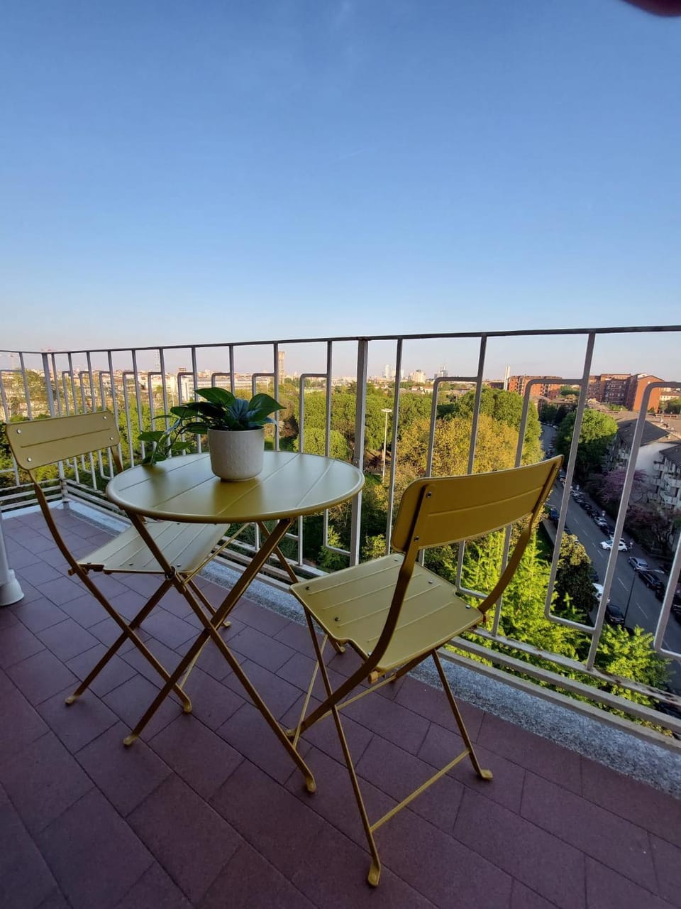 View (from property/room), Balcony/Terrace, Dining area