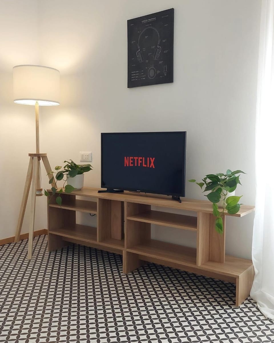TV and multimedia, Living room, Evening entertainment