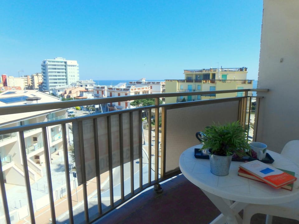 Balcony/Terrace, City view, Landmark view, Sea view, Street view