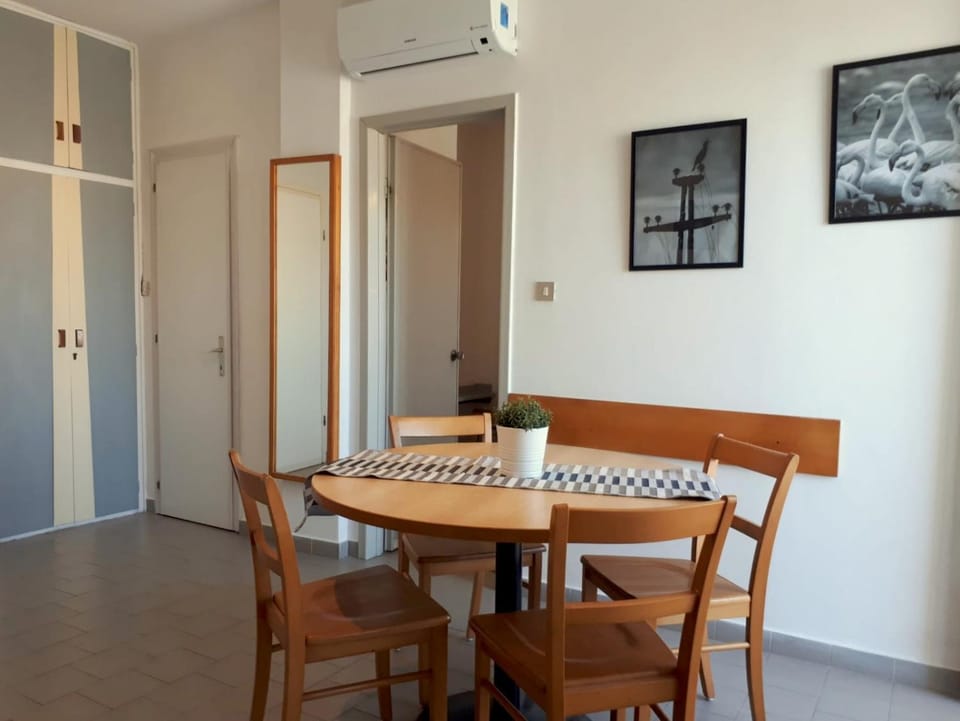 TV and multimedia, Living room, Dining area