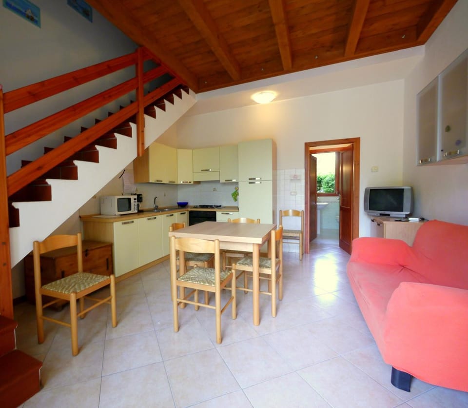 Kitchen or kitchenette, Living room, Dining area