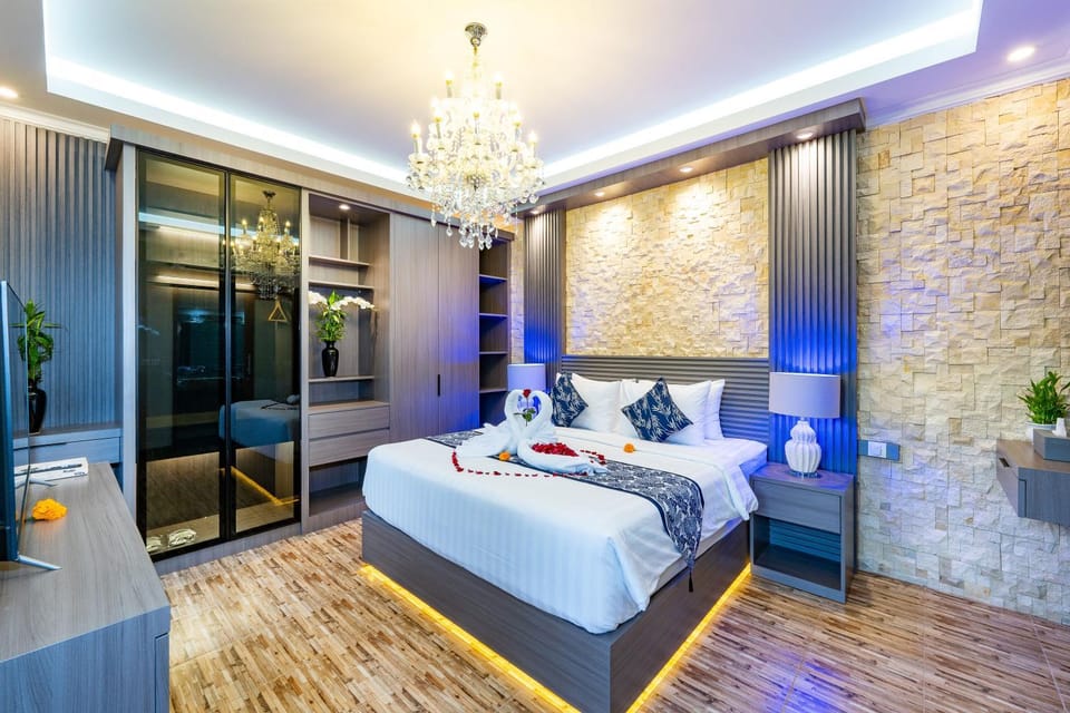 Bed, Decorative detail, Bedroom, wardrobe
