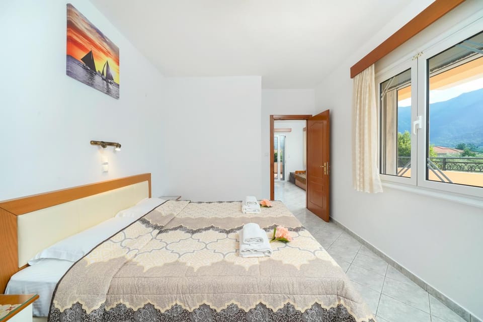 Bed, Photo of the whole room, Decorative detail, Bedroom