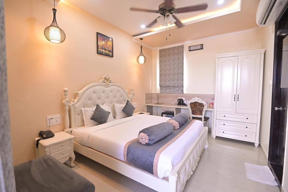 Bed, Photo of the whole room, Bedroom, wardrobe