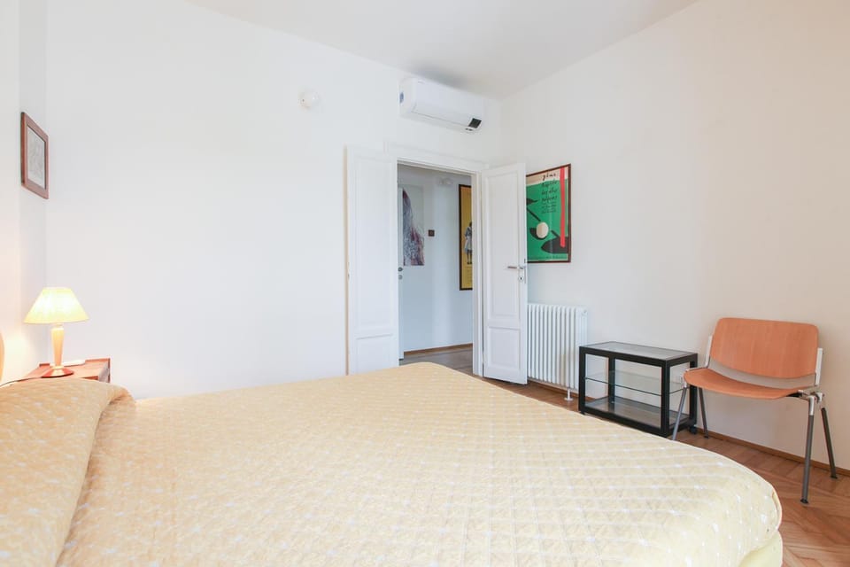Romantic Spiga Suite Apartment in Milan