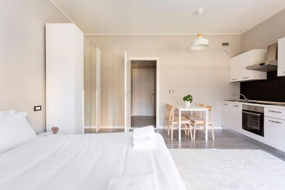 Bed, Kitchen or kitchenette, Photo of the whole room, Dining area, Bedroom, oven, stove