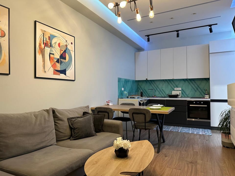 Kitchen or kitchenette, Living room, Seating area, Dining area, stove