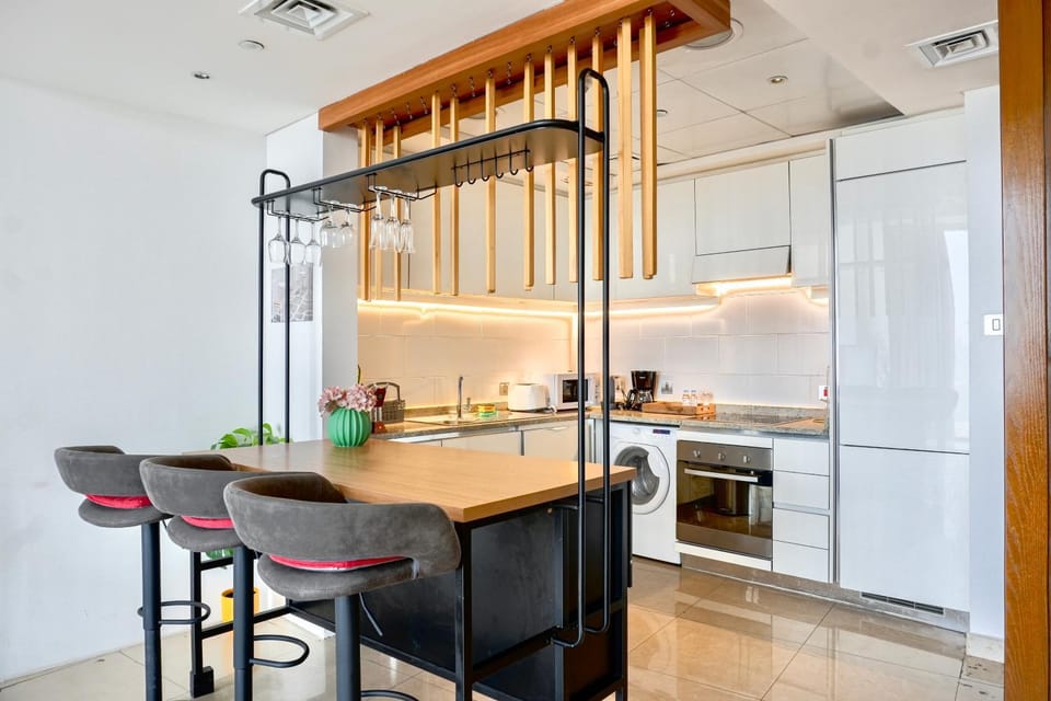 Kitchen or kitchenette, Dining area, dishwasher, oven, pet friendly