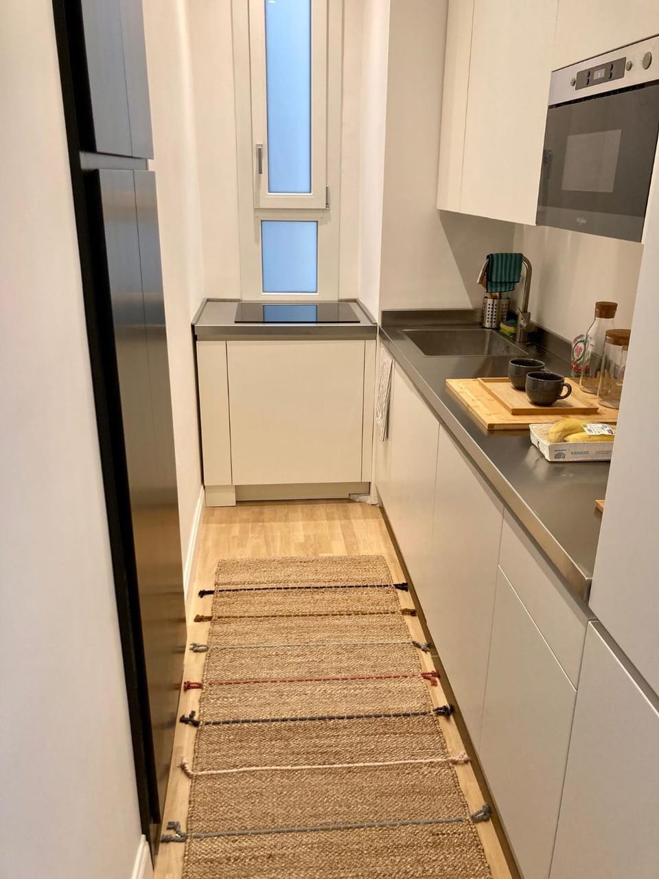 Kitchen or kitchenette, minibar, stove