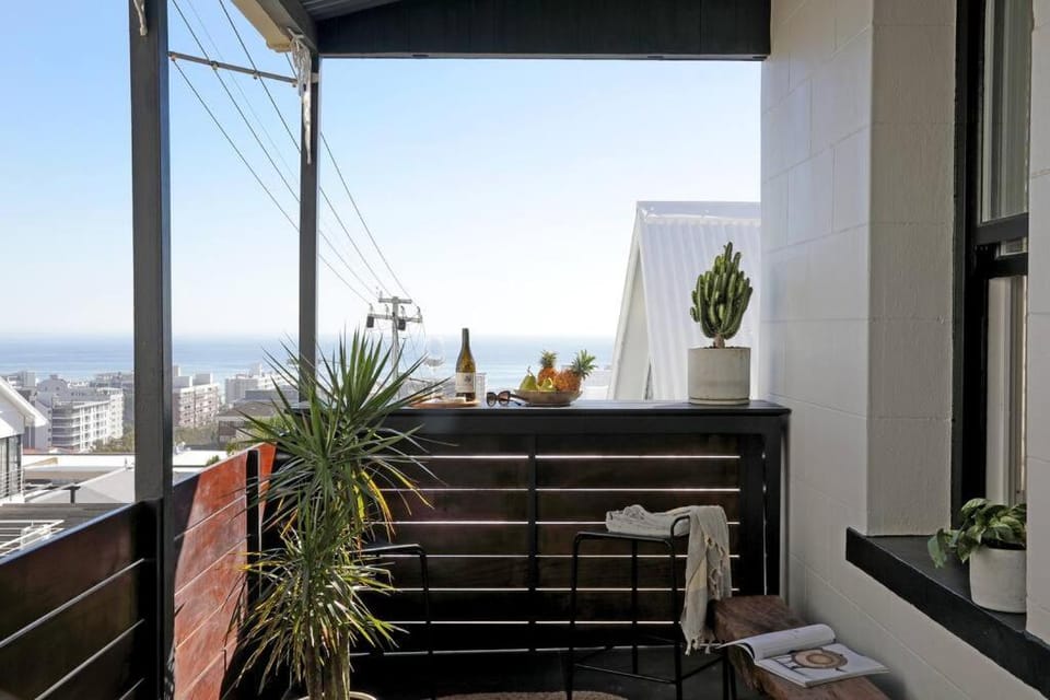 Deane House - Number 17 House in Sea Point