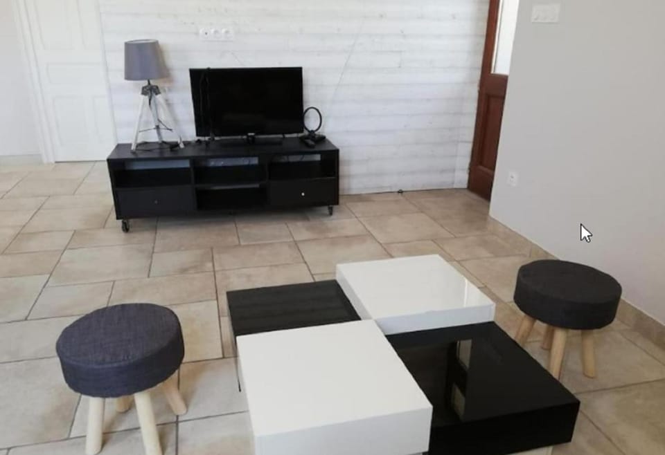 TV and multimedia, Seating area