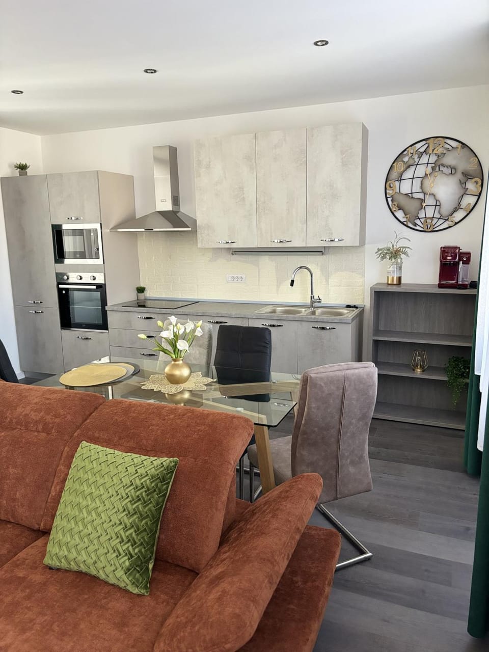 Dining area, kitchen