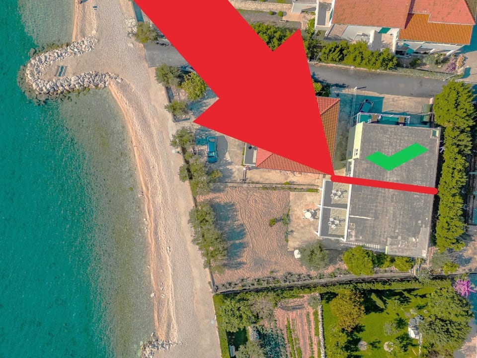 Property building, Day, Neighbourhood, Natural landscape, Bird's eye view, Sea view, Street view