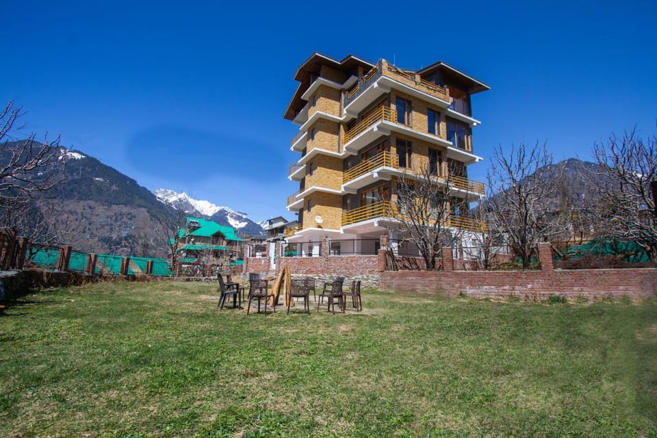 Property building, Spring, Day, Natural landscape, Children play ground, Garden view