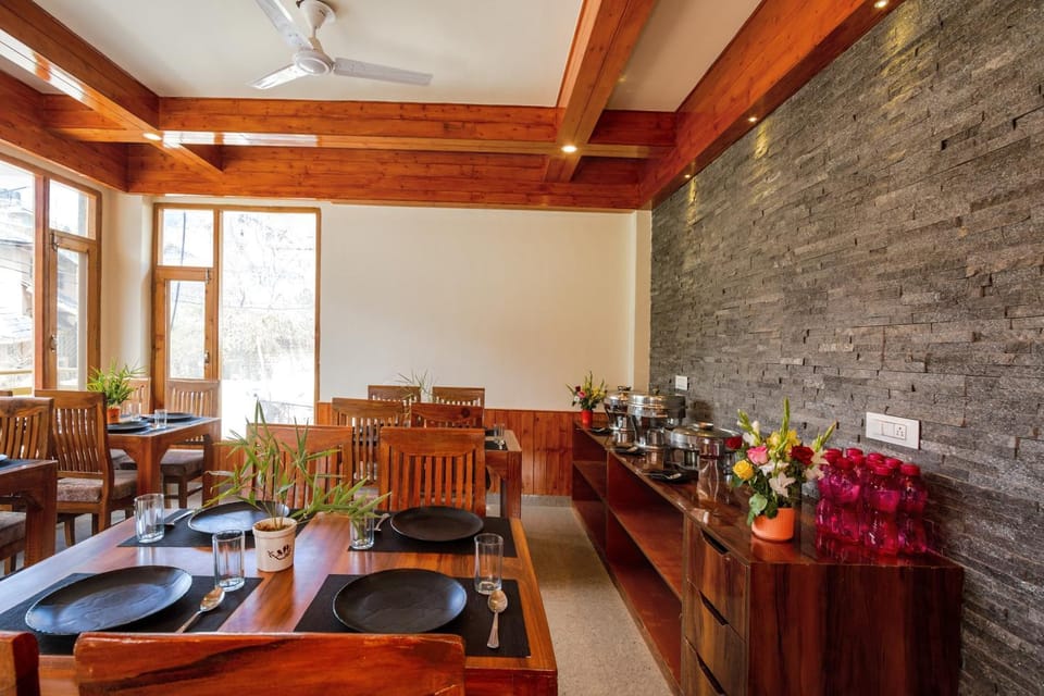 Restaurant/places to eat, Dining area