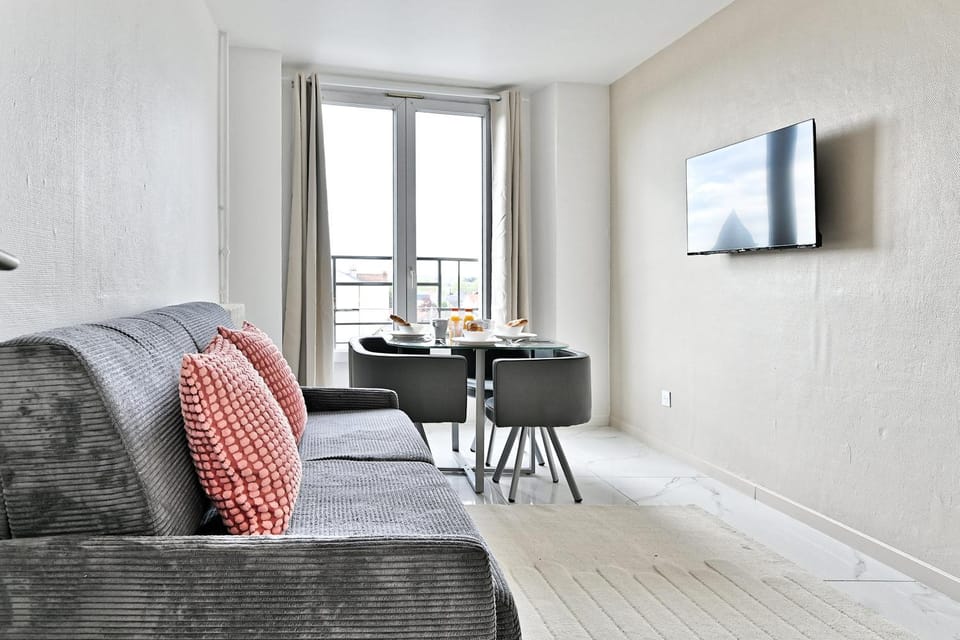 Living room, Seating area, Dining area