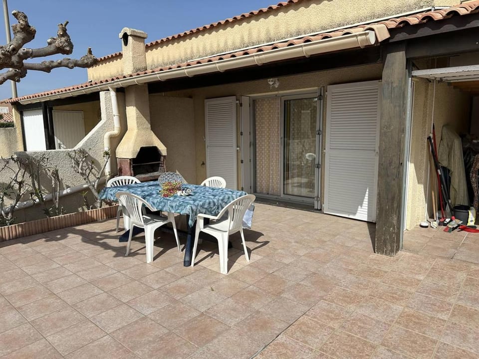 Property building, Patio, Day, View (from property/room), Balcony/Terrace, Dining area
