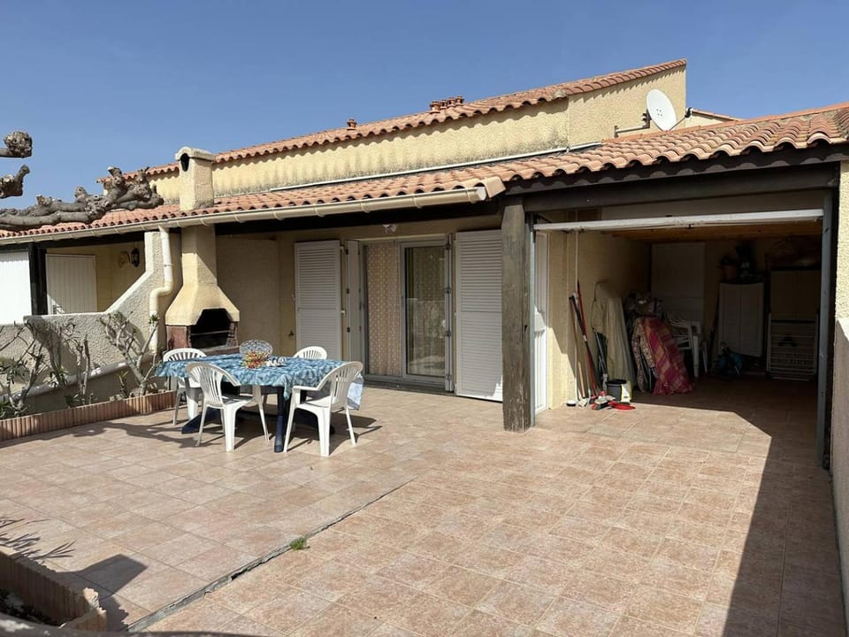 Property building, Patio, Day, View (from property/room), Balcony/Terrace, Dining area