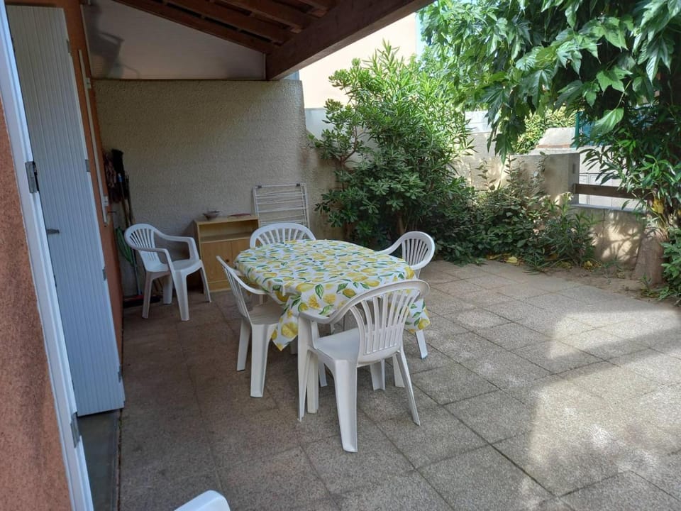 Patio, Day, Garden, View (from property/room), Balcony/Terrace, Dining area, Garden view