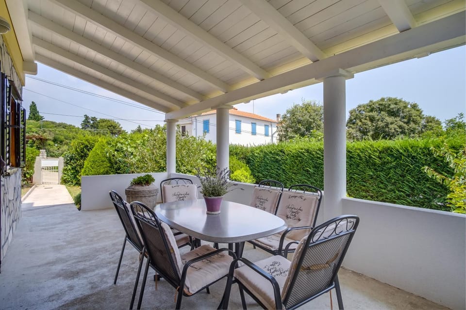 Villa Mirta House in Nerezine