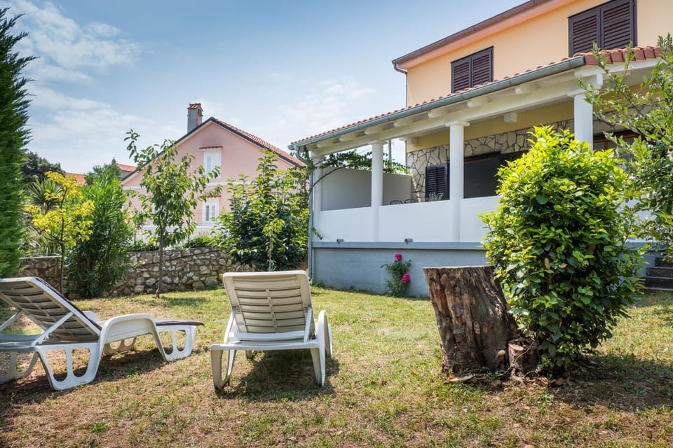 Villa Mirta House in Nerezine