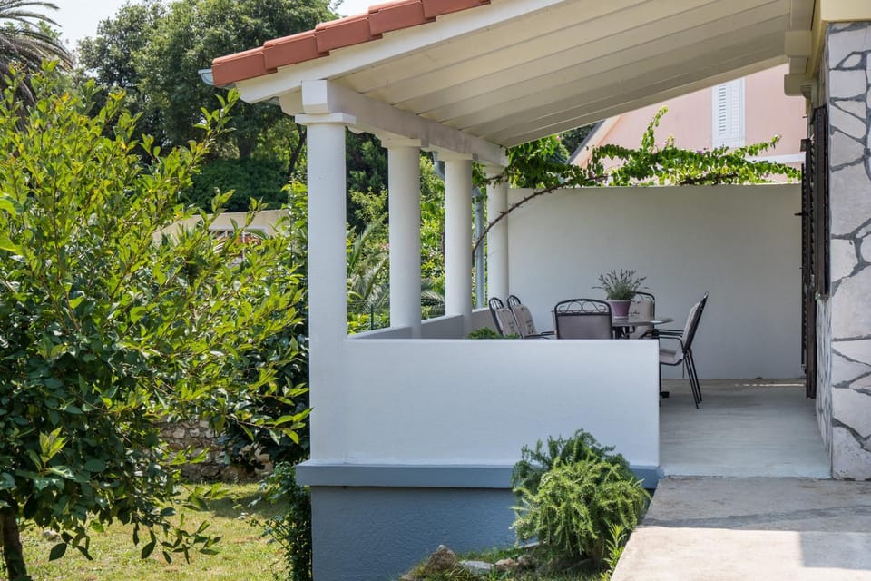 Villa Mirta House in Nerezine