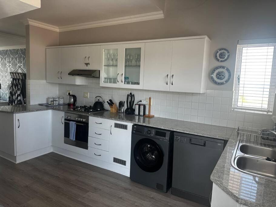 Kitchen or kitchenette, dishwasher, minibar, pet friendly, stove, toaster, washing machine, dryer