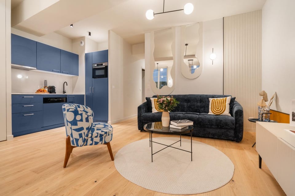 Kitchen or kitchenette, Living room, Seating area