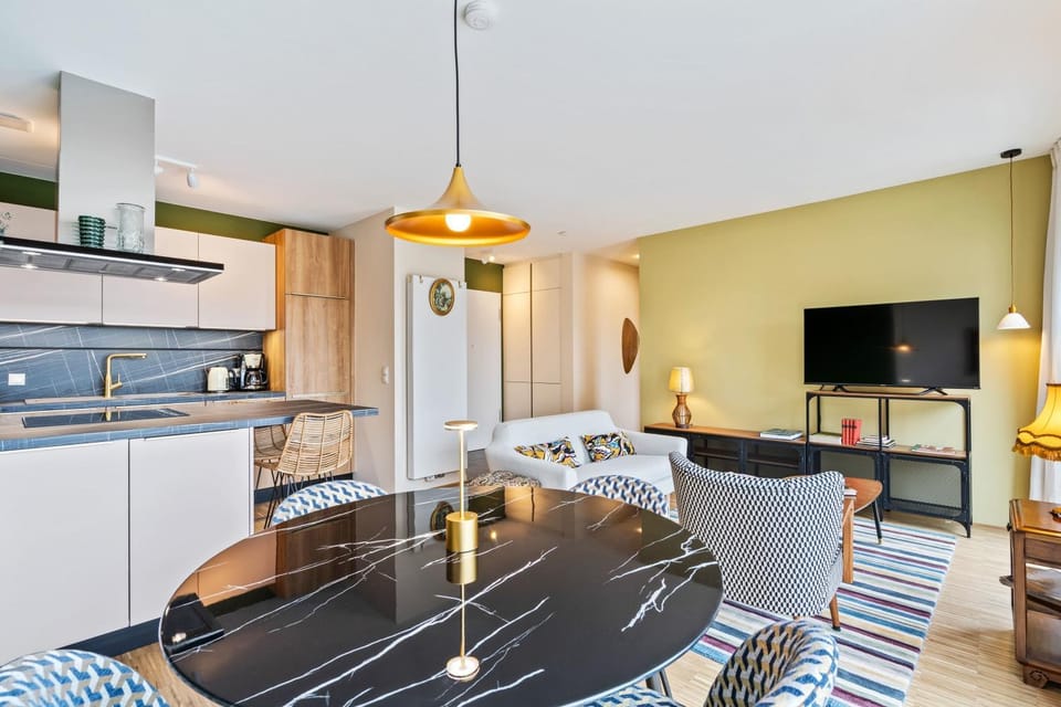 TV and multimedia, Kitchen or kitchenette, Living room, Dining area, dishwasher