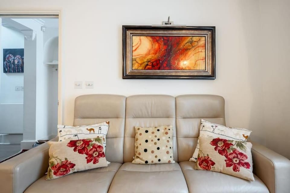 Spacious, Bright & Cosy ~ Ideal Victoria Location! Villa in City of Westminster