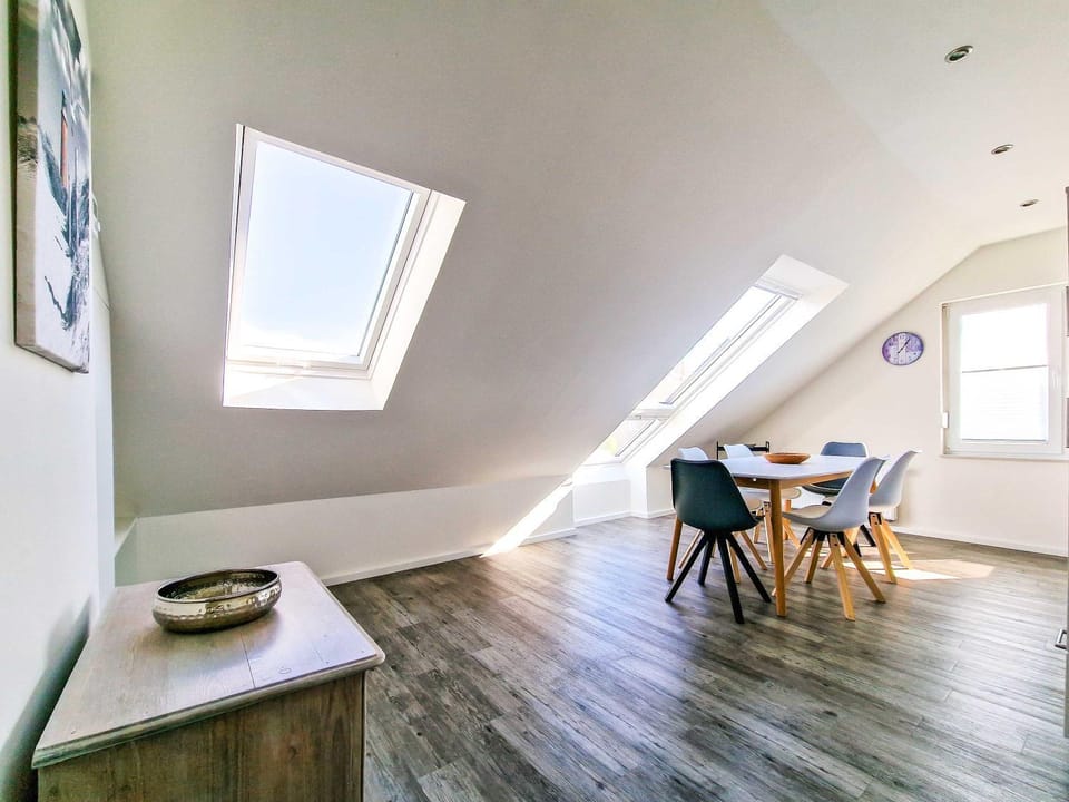 Dining area, kitchen